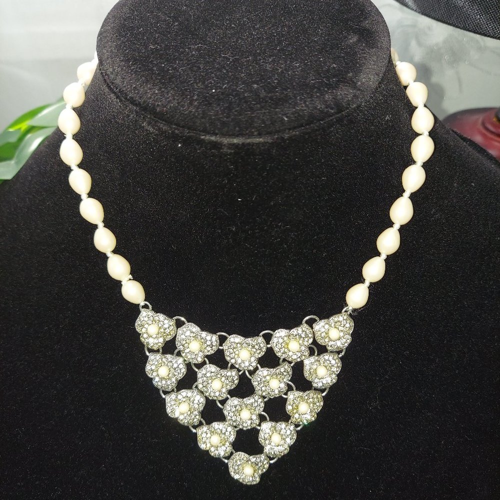 Pearl and white stone netted necklace